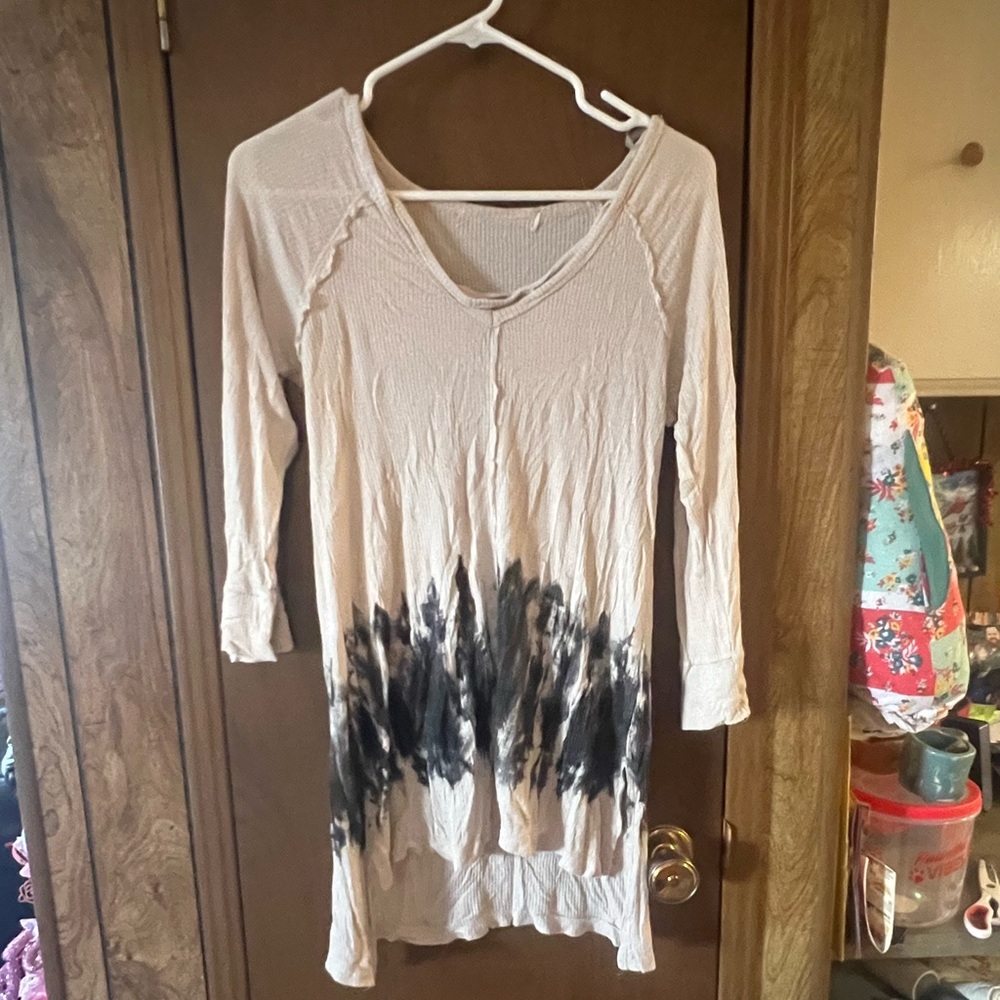 Women's Cream and Black Tie-Dye Top
